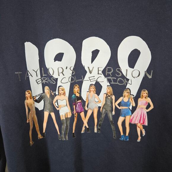 NWOT! Taylor Swift 1989 TV Eras Collection Womens Sweatshirt. Size Large. - Picture 2 of 7